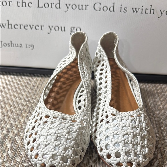 Shoes - White woven Women's Shoes SZ 8.5/ 39 Box1
